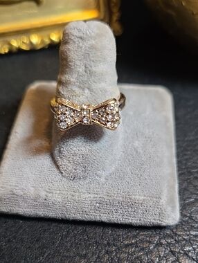 Guess Gold Tone Bow Ring with Clear Crystals  Size 7